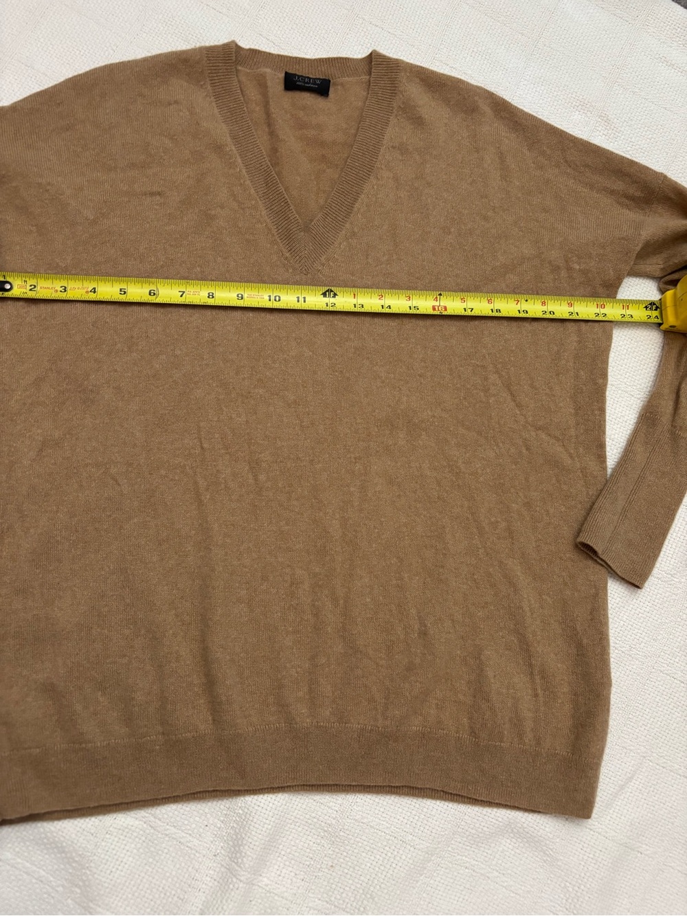 J.CREW 100% Cashmere V-Neck Sweater Tan Camel Brown Oversized Fits Medium - Picture 9 of 11